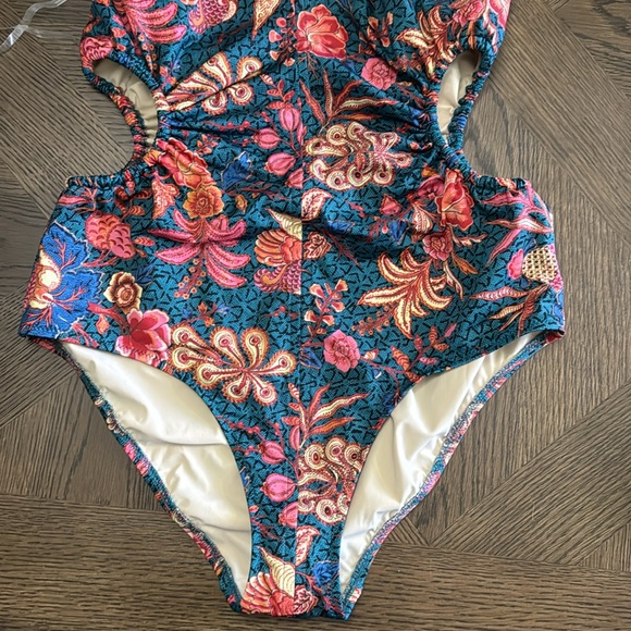 ULLA JOHNSON ‘MABEL PRINT RUCHED CUTOUT’ SWIMSUIT, Large, $425 - Picture 13 of 15
